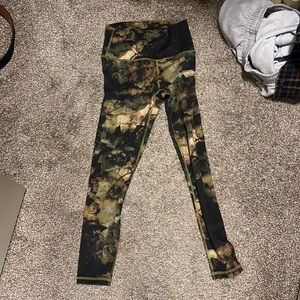 FLEO green pattern leggings size medium